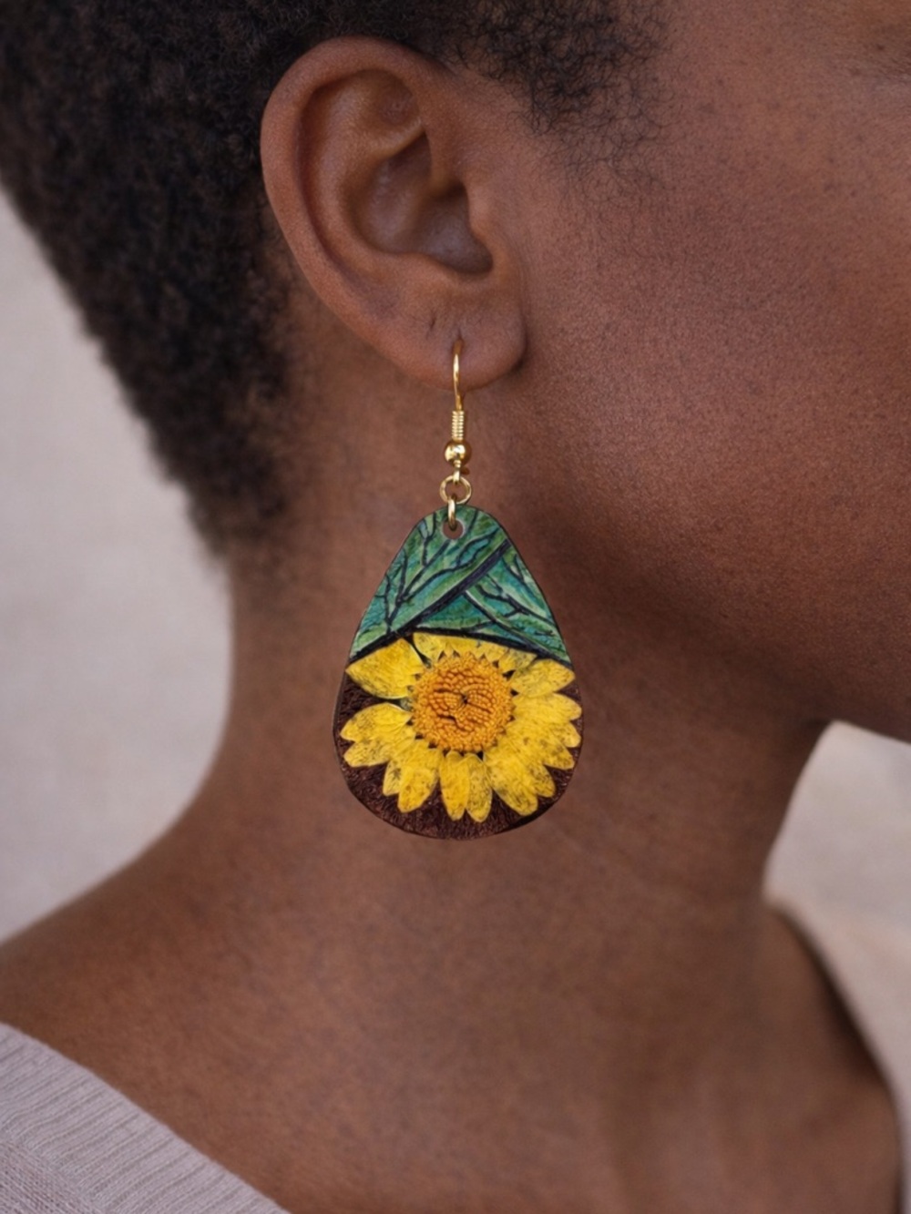 Rustic Leather Teardrop Earrings - real flowers - with green leaf accents NWOT